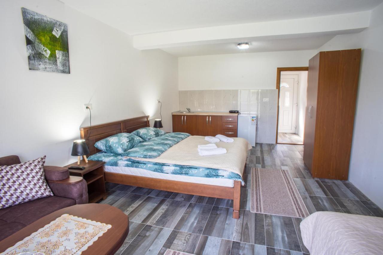 Apartmani Jezero Žabljak エクステリア 写真