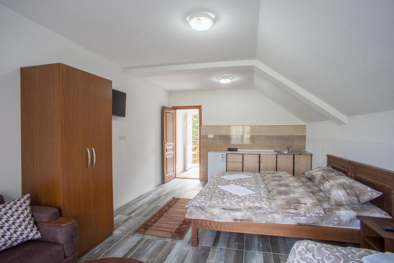 Apartmani Jezero Žabljak エクステリア 写真