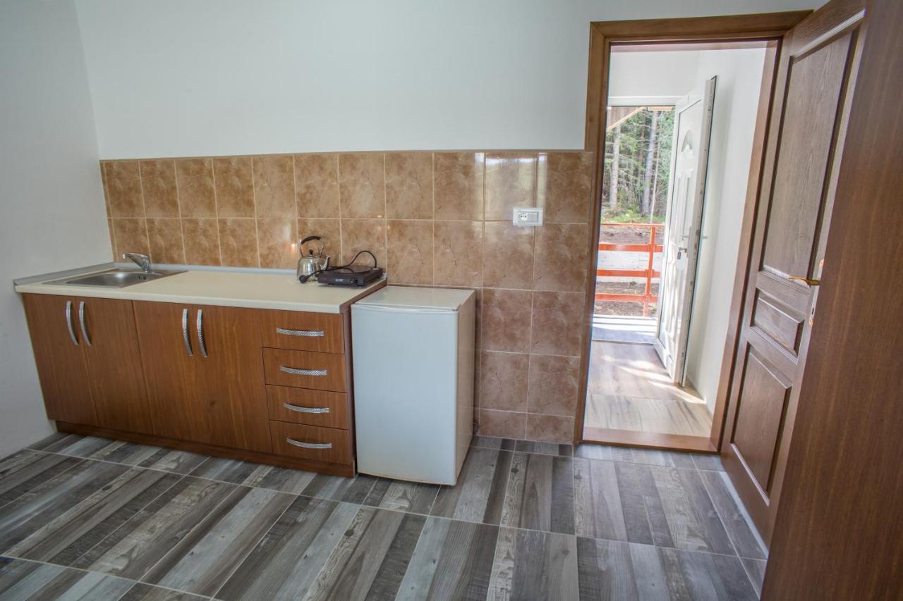 Apartmani Jezero Žabljak エクステリア 写真