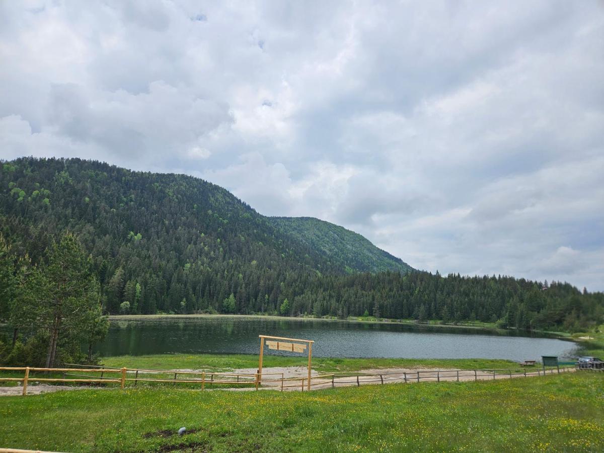 Apartmani Jezero Žabljak エクステリア 写真